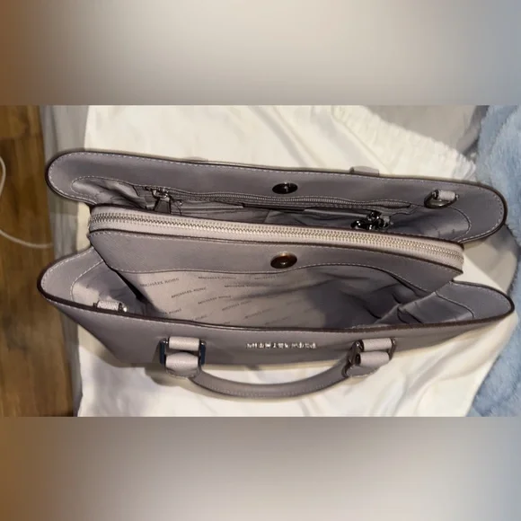 NWT Micheal Kors Savannah Large Saffiano Leather Satchel  (Pearl Grey) - Picture 4 of 12